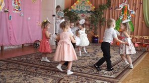 Танец "Ромашка" (2 младшая группа)