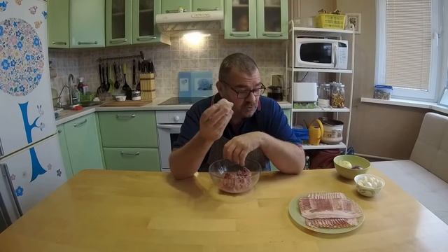 МЯСНЫЕ ШАРИКИ С МОЦАРЕЛЛОЙ В БЕКОНЕ \ MEAT BALLS WITH CHEESE IN BACON #мясныешарики#рецепты