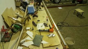 Испытание полиуретанового клея герметика. Алюминий AL + ABS,  AL + фанера, AL + XPS. Нанесение.