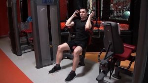 Скручивания на тренажёре