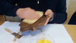 Медальон с клыками кабана своими руками. Часть 3-я. Старение дерева и финишное покрытие маслом.