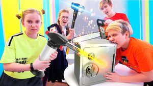 КТО ПЕРВЫЙ ОТКРОЕТ НЕПРОБИВАЕМЫЙ ЯЩИК? ВЗЛОМАЛИ СЕЙФ В ШКОЛЕ!