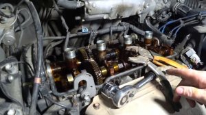 Toyota Harrier замена сальников колодцев и прокладки крышки клапанов