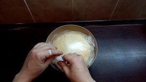 Универсальное дрожжевое тесто с манной крупой, воздушное и нежное.