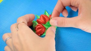 Праздничные Тюльпаны из атласных лент. Праздничная брошь "Канзаши" к 9 мая своими руками.
