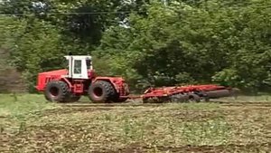 Кировец К-744Р3 в работе с орудиями