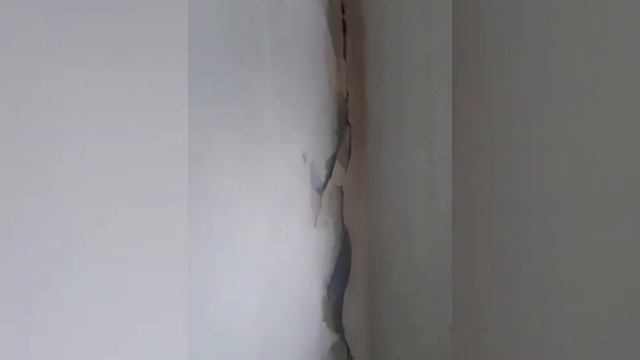 Холод и сырость: новороссийцы уже 3 месяца ждут ремонта крыши смотреть онлайн