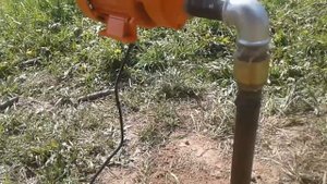 Установил насос на скважину забивную. Глубина от земли 7,5 метра.