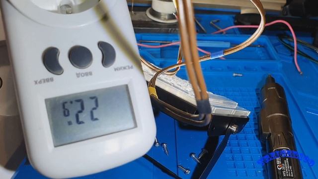 Прожектор 50ватт за 300 рублей. Стоит ли экономить? Вскрытие смотреть онлайн