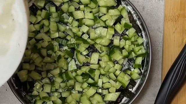 Новогодний салат для любителей суши и роллов!!! смотреть онлайн