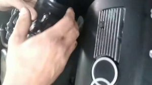 Замена датчика массового расхода воздуха на Аudi A4 (Hitachi 2505029)