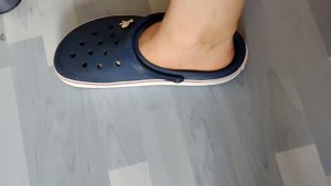 уменьшить размер кроксов!!!