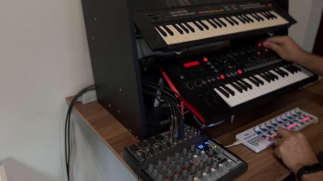 Synth Jam #7 - Deep House - It's not the synth it's the cable смотреть онлайн