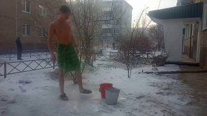 МЧС! МНОГО ЛЮДЕЙ! ЧТО ПРОИЗОШЛО? ОБЛИВАНИЕ ХОЛОДНОЙ ВОДОЙ. ЗАКАЛИВАНИЕ.