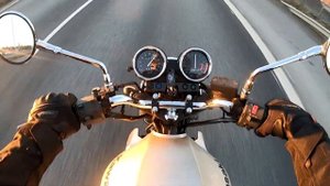 Riding Kawasaki ER-5