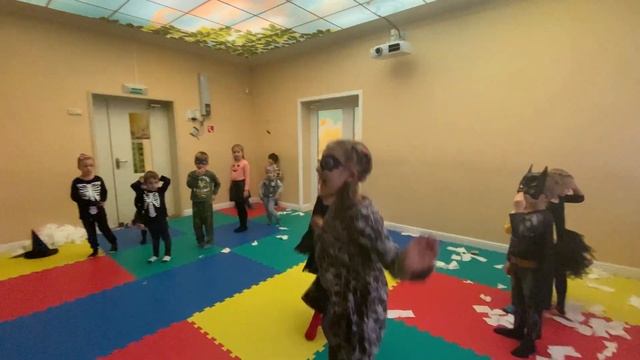 HALLOWEEN в Чудо-Саде 2021 I погружение в английский язык для детей смотреть онлайн