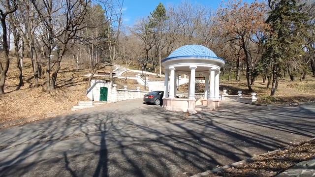 По тропам Пятигорска. Погода меняется. Первые крокусы в парке! смотреть онлайн