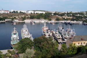 Как порт и крепость в Крыму, Ахтиар, получили название Севастополь