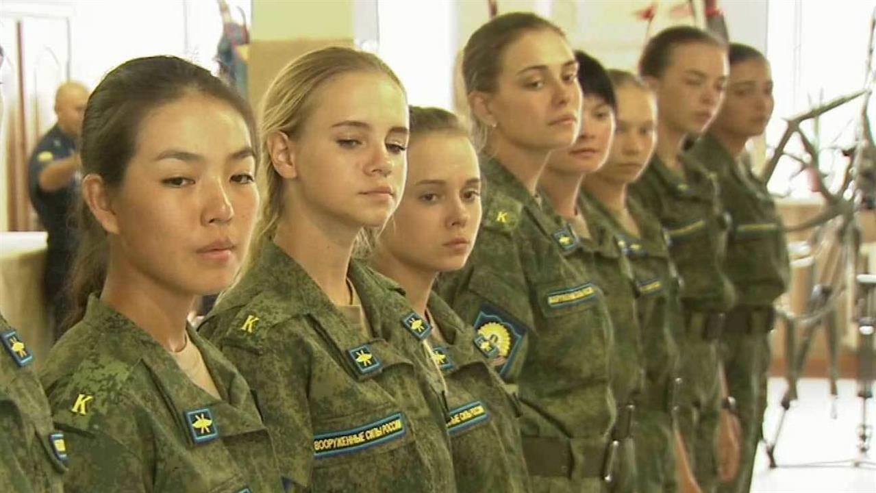 На первый курс Краснодарского летного училища зачислены 15 девушек