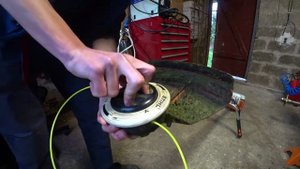 Как заправить леску в катушку