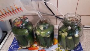 Маринованые огурчики на зиму!Хрустящие,рассол просто огонь!