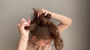 ВЫСОКИЙ НЕБРЕЖНЫЙ ПУЧОК ЛЕГКО И БЫСТРО/MESSY BUN TUTORIAL