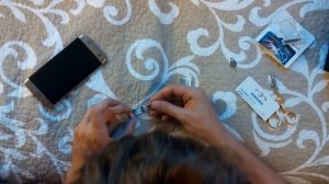 Как установить Карту памяти в телефон (How to install micro SD memory in a cell phone)