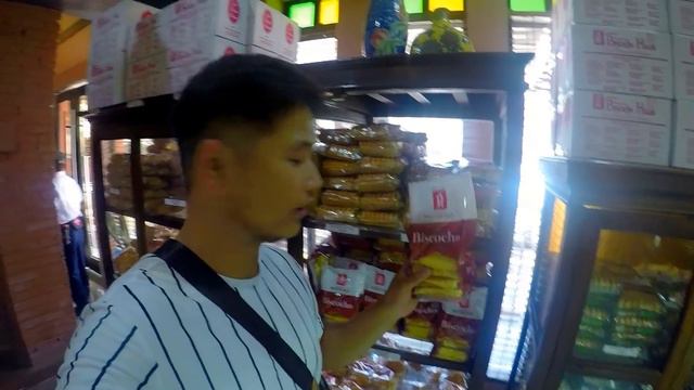 Original Biscocho Haus, history and visit to a famous Filipino bakery. смотреть онлайн