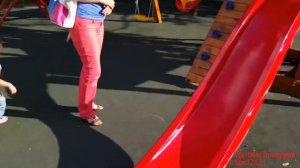 Дети на детской горке от компании ООО "Детские площадки"