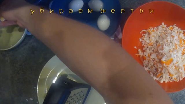 Как приготовить кальмаровый салат смотреть онлайн