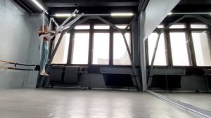 Акробатика в гамаке для йоги. Трюк на двух гамаках. Aerial Yoga Hammock