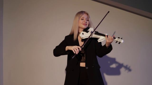 KATALINA - профессиональная скрипачка из Москвы, Москва-Сити, Feel It still violin cover, violinist