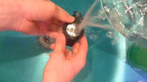 Краш тест китайских часов s-shock водой.