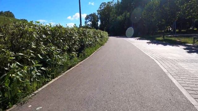 Блогер на роликах - это признак счастливого и свободного города смотреть онлайн