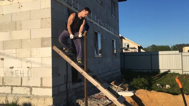 Как я строил дом #13. Электрика. Заземление. Входная дверь. смотреть онлайн