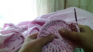 Вязание крючком. Вяжем коврик из полосок ткани.