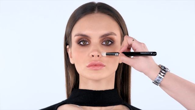 Наносим консилер кистью Classic Annbeauty A6 смотреть онлайн