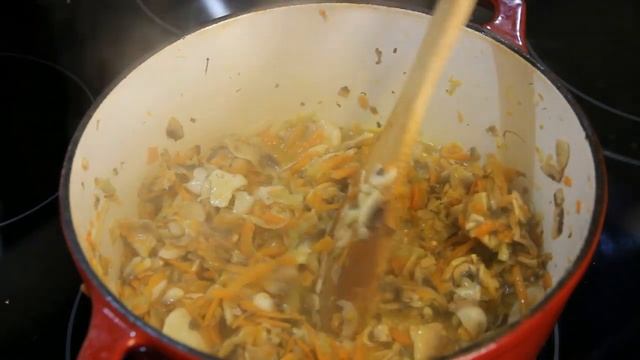 СЛИВОЧНЫЙ СУП С КУРИЦЕЙ И ГРИБАМИ (CREAMY CHICKEN AND MUSHROOM SOUP) смотреть онлайн