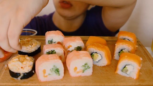 ?ASMR EATING ROLLS AND SUSHI?|АСМР ИТИНГ СУШИ И РОЛЫ|РОЛЫ|ROLLS|SUSHI|GRECHKA RUSSIAN ASMR EATING смотреть онлайн