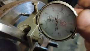 проверка биения тормозных дисков. (а дело было в ступице).