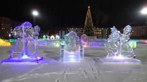 2023.12.25. Норильск. Новогодняя красота возле стадиона Заполярник. Ул. Пушкина и Кирова.