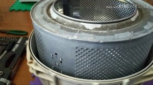 Стиральная машина Атлант 50Y102,стучит во время отжима,туго крутится барабан.