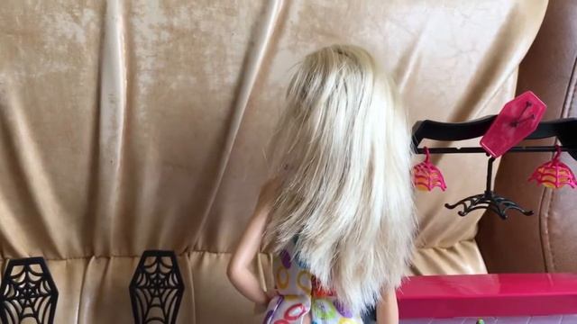 Барби в городе. 2 серия. Барби устраивается на работу. смотреть онлайн