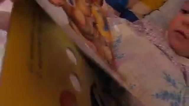 Ксюша, 2 года и 4 месяца, читает "Где обедал воробей". смотреть онлайн