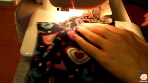 Шьём детскую футболку с кнопками на плечике (We sew a children's t-shirt).