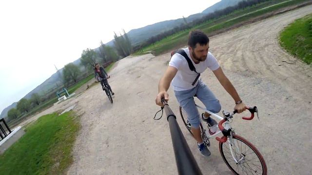 Яблоневый сад в 15 км от города Бишкек смотреть онлайн