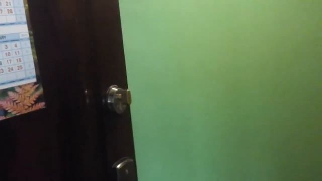 Как жить в коммунальной квартире. Приставучий сосед.