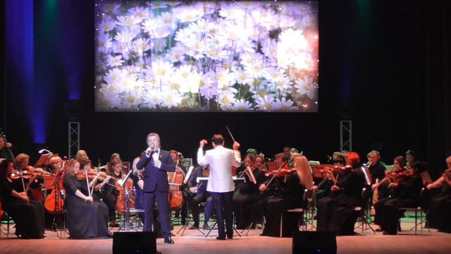 "Я люблю тебя, Россия" поёт заслуженный артист России Эдуард Страхов. смотреть онлайн