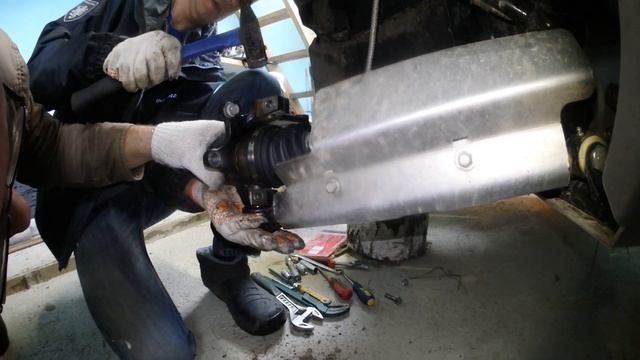 Замена пыльника шруса и ремня вариатора Стелс Гепард 650 смотреть онлайн