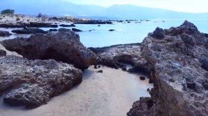 Розовый песок на пляже Мы на Элафониси остров Крит